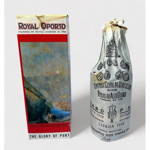 776 - A 75cl bottle of Royal Oporto, 1977 vintage port, in original paper wrapper with card box