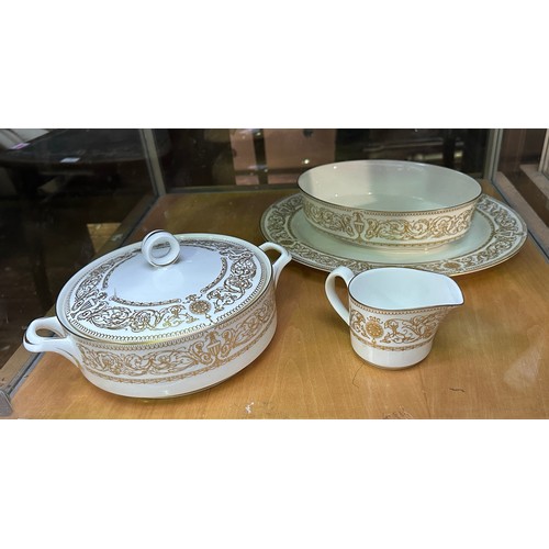 72 - A 36-piece Royal Worcester ‘Hyde Park’ pattern part dinner and coffee Service, comprising coffee can... 