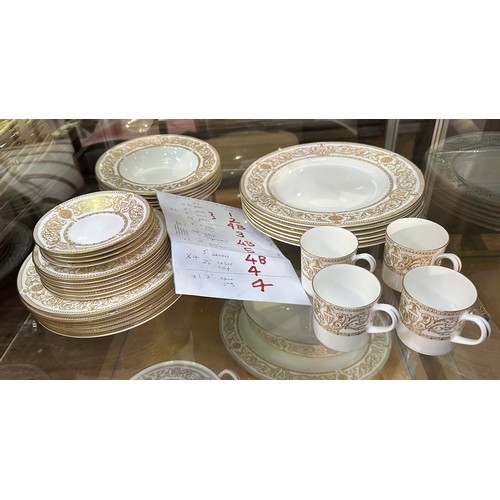 72 - A 36-piece Royal Worcester ‘Hyde Park’ pattern part dinner and coffee Service, comprising coffee can... 