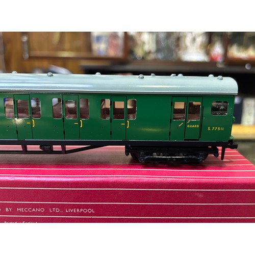 487 - Six various boxed Hornby-Dublo rolling stock, coaches, etc., comprising, 4250 (Export) S.R. Electric... 