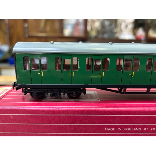 487 - Six various boxed Hornby-Dublo rolling stock, coaches, etc., comprising, 4250 (Export) S.R. Electric... 