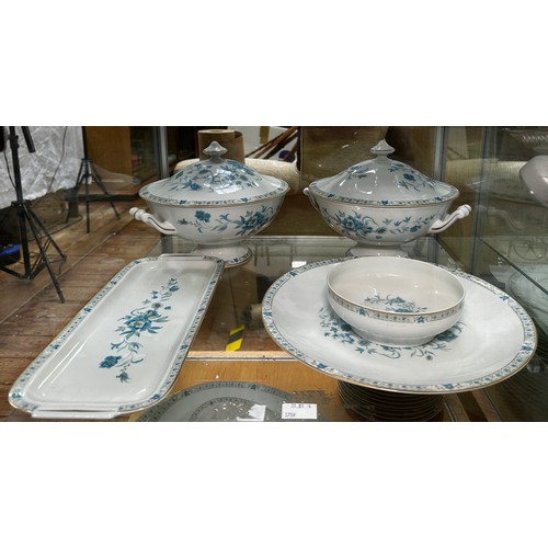 19 - An extensive Haviland Limoges dinner service, comprising approximately 298 pieces, in a blue floral ... 