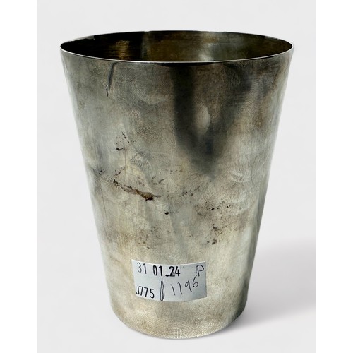 131 - A silver-plated beaker by Elkington & Co. With relief mounted crest for Kings College London, bearin... 