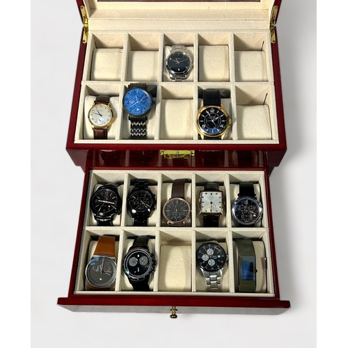 176 - Thirteen assorted gents wristwatches including a stainless steel Gucci 126.4, the textured grey dial... 