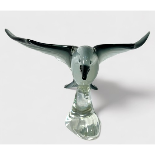 50 - A Murano style glass sculpture of a seagull in flight, raised on naturalistic glass base modelled as... 