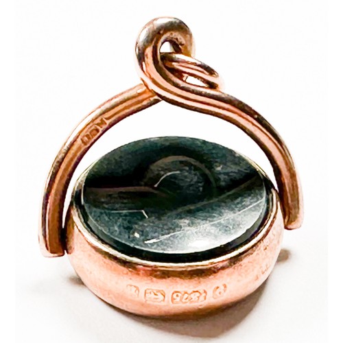 193E - A 9ct yellow gold spinning pendant/fob seal, set with a vacant round bloodstone to one side with car... 