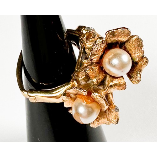 259 - Vintage retro Vendome gold plate faux pearl cocktail ring,  gold plate over metal, hallmarked Vendom... 