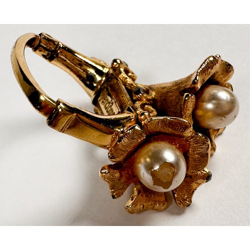 259 - Vintage retro Vendome gold plate faux pearl cocktail ring,  gold plate over metal, hallmarked Vendom... 