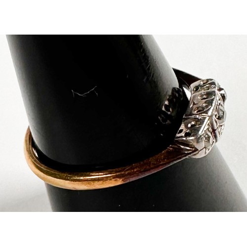 258 - An 18ct gold and platinum ring, set with three old-cut diamonds, estimated total diamond weight 0.10... 