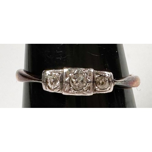 258 - An 18ct gold and platinum ring, set with three old-cut diamonds, estimated total diamond weight 0.10... 