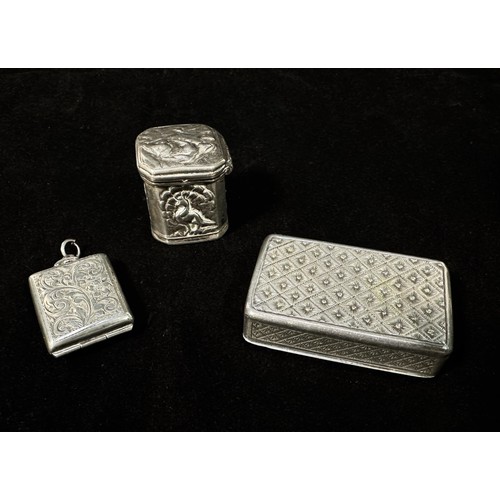 143 - A small collection of assorted silver items including a Victorian snuff box by Colin Hewer Cheshire,... 
