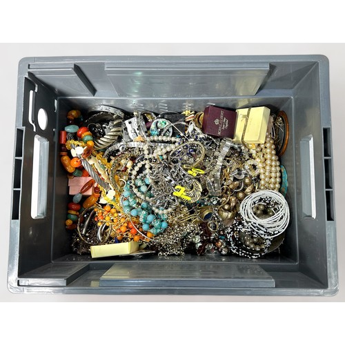 246 - A good collection of assorted vintage costume jewellery including a large quantity of chains, beads,... 