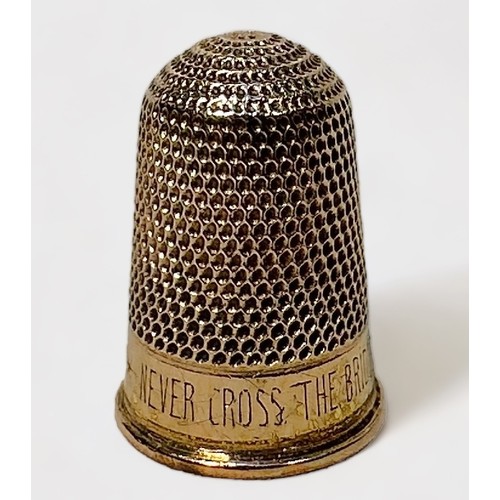 398 - A Victorian gold thimble engraved around the frieze 'Never Cross The Bridge Until You Come to The St... 