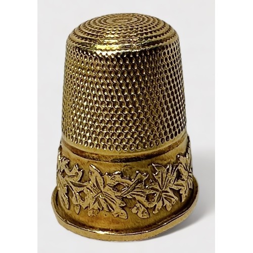 341 - A George V 18ct Gold Thimble, cast with a band of oak leaves, hallmarks obscure but possible Birming... 