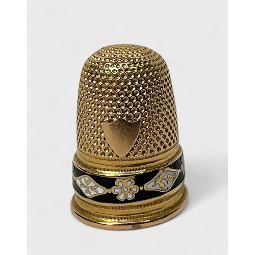 402 - a French 19ct gold thimble, with typical dimpled crown and skirt, vacant cartouche, the frieze with ... 