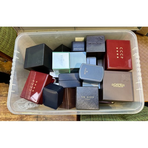 190 - A collection of assorted contemporary and vintage watch boxes and a small quantity of jewellery boxe... 