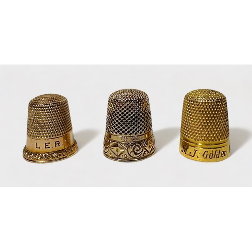 400 - An Edwardian gold thimble, possible 10ct, typical form with dimpled crown and skirt, the lower friez... 