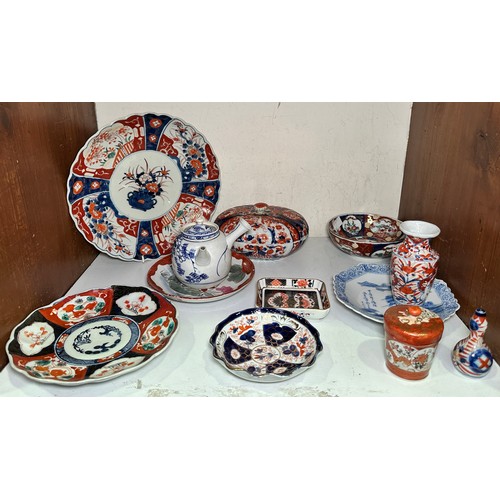 60 - A collection of assorted oriental ceramics comprising, Imari, Kutani and blue and white, etc. includ... 