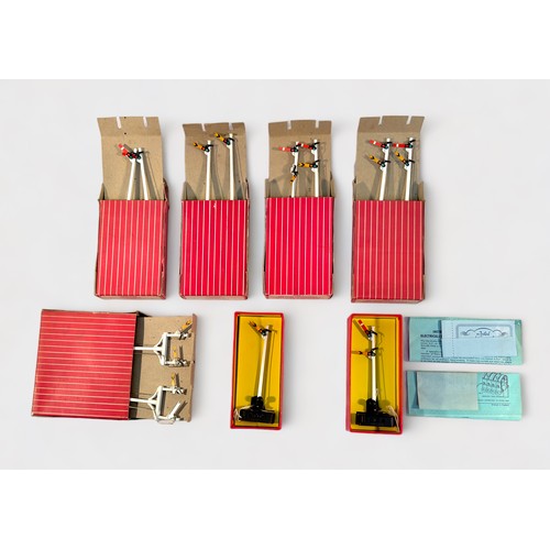 396 - Seven various boxed Hornby-Dublo ‘OO’ gauge semaphore signal kits, comprising, Single Arm Signal - D... 