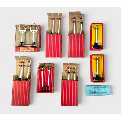 397 - Eight various boxed Hornby-Dublo ‘OO’ gauge semaphore signal kits, comprising, Single-Arm Signal - H... 