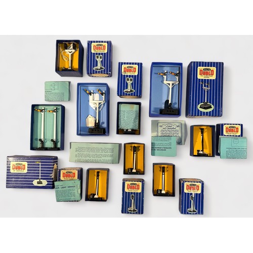 400 - Twenty-three assorted boxed Hornby-Dublo ‘OO’ gauge semaphore signals, comprising, 4 x ED1 Single Ar... 