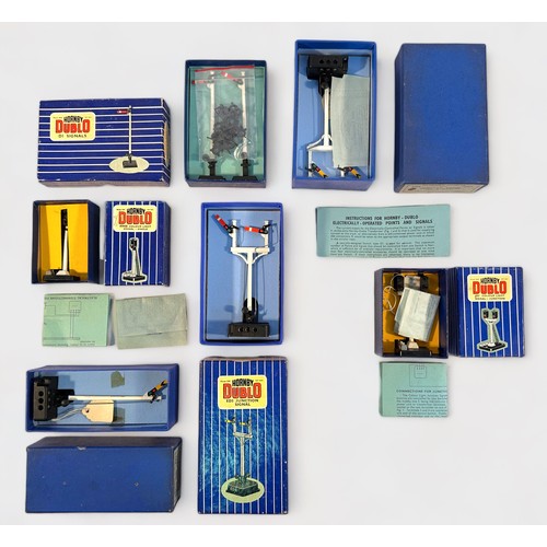 400 - Twenty-three assorted boxed Hornby-Dublo ‘OO’ gauge semaphore signals, comprising, 4 x ED1 Single Ar... 