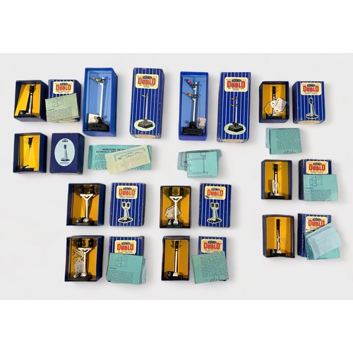 398 - Twenty-three assorted boxed Hornby-Dublo ‘OO’ gauge semaphore signals, comprising, 4 x ED3 Junction ... 