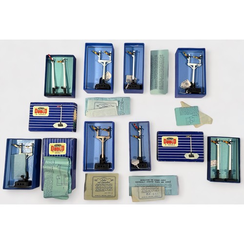 398 - Twenty-three assorted boxed Hornby-Dublo ‘OO’ gauge semaphore signals, comprising, 4 x ED3 Junction ... 