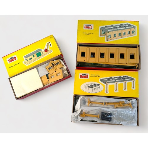 390 - A collection of assorted boxed Hornby-Dublo ‘OO’ gauge building kits and trackside accessories, comp... 