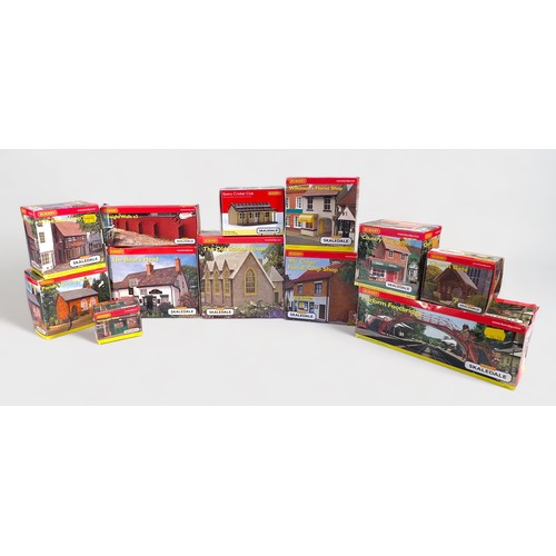 447 - A collection of twelve assorted boxed Hornby Skaledale model railway layout buildings, including, R8... 