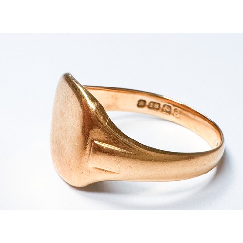 192 - An 18ct yellow gold gents signet ring, with square blank top, weighs 5.0 grams.