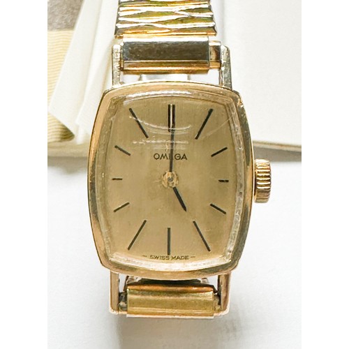 223 - A ladys Omega wristwatch, with 9ct yellow gold case, and stainless steel expanding bracelet, gold co... 