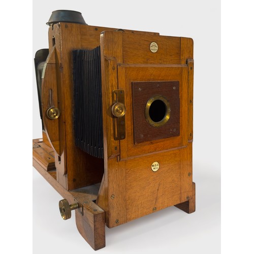 495 - The Midland Camera Co. magic lantern, no. 3, with brass lens and fittings and bellows focusing, 69cm