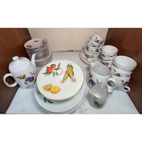 49 - A Royal Worcester ‘Evesham’ pattern part tea, coffee and dinner service, comprising, teapots, cups, ... 