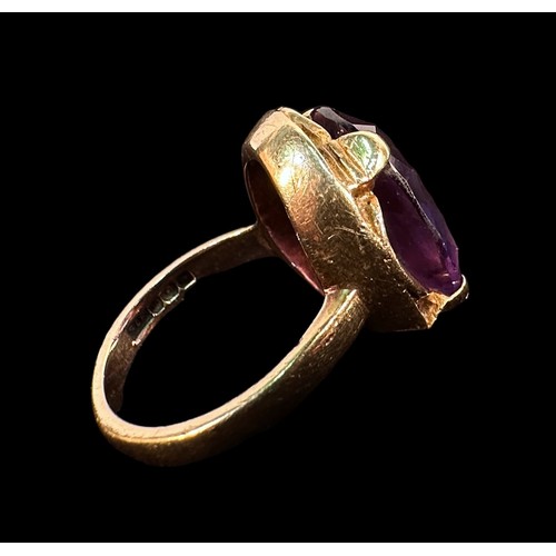 251 - A 9ct gold ring, centrally four claw set with a large oval faceted synthetic alexandrite, stone meas... 