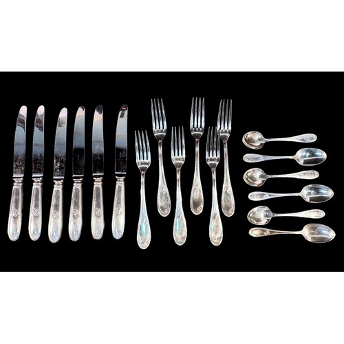 123 - A continental silver-plated part cutlery set by ERCUIS of 6-each knives, forks and teaspoons, with '... 