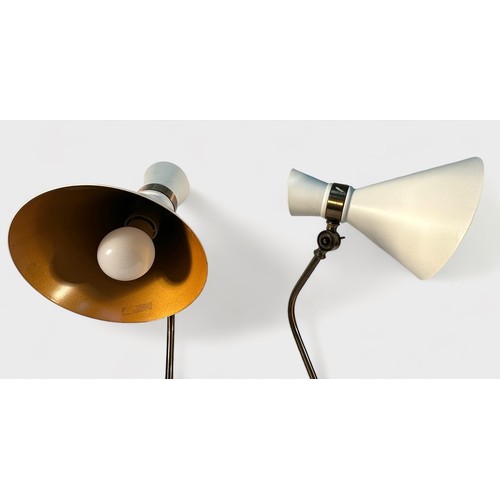 520 - A pair of modern table lamps with adjustable lacquered brass standards, white-painted metal bases an... 