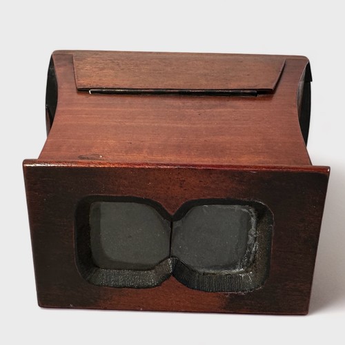 304 - A Victorian stereoscope 3D viewer in good working order and 22 stereo cards (all pictured). The ster... 