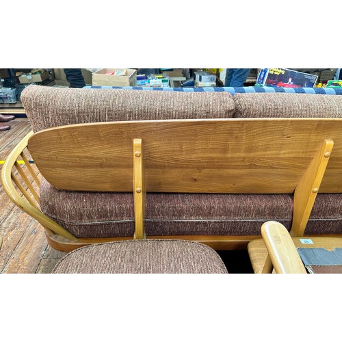 606 - Lucian Ercolani - Ercol - A blonde elm and beech Ercol day-bed/studio couch, model 355, with solid p... 