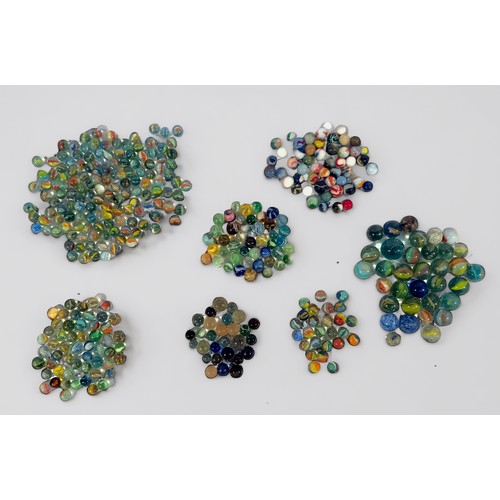 443 - A small quantity of assorted glass marbles including earlier examples