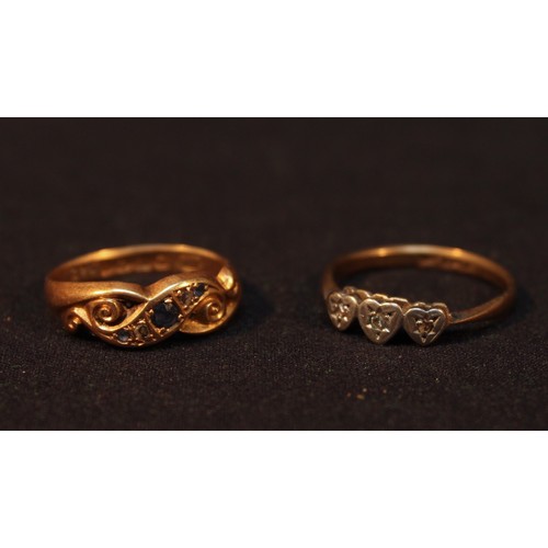 148 - A 9ct gold and platinum ring and a 9ct gold brooch, gross weight approximately 2.4g, together with a... 