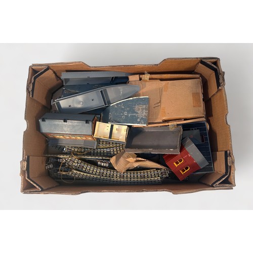 453 - A collection of assorted Tri-ang Railways ‘OO’ gauge model railway items, including boxed examples, ... 