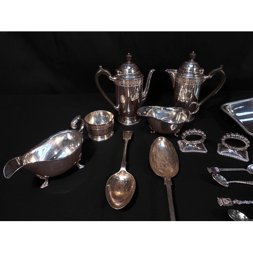 66 - A Viners 44-piece canteen of silver-plated ‘Harley Elegance’ pattern cutlery, serves six, together w... 