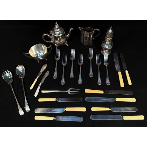 66 - A Viners 44-piece canteen of silver-plated ‘Harley Elegance’ pattern cutlery, serves six, together w... 