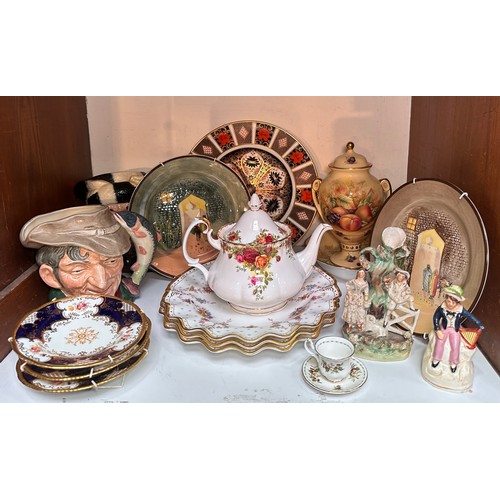 6 - A collection of assorted ceramics, comprising, Royal Doulton, Royal Crown Derby, Staffordshire, Roya... 