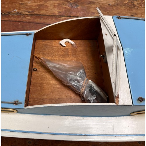 458 - An Aerokits 'Sea Queen' cabin cruiser model boat, fitted with motor, blue and white, 118cm long