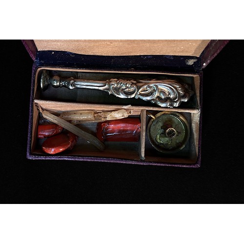 68 - A collection of early 20th Century Birmingham silver items, to include a pair of Edwardian silver wi... 