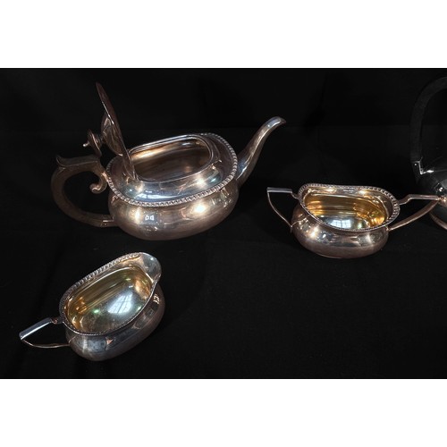 70 - A three piece silver tea set, of compressed oval form, comprising teapot, sugar bowl and cream jug, ... 