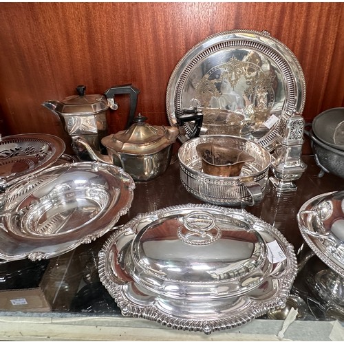 82 - Various silver-plated tablewares including two various covered tureens, pierced baskets and dishes, ... 