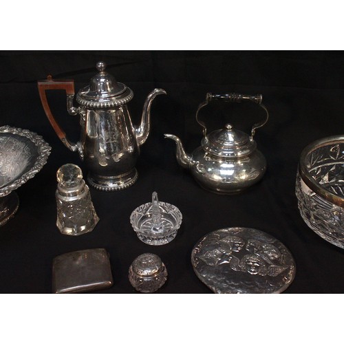 95 - A collection of assorted silver wares including a pair of silver posy vases, a silver cigarette case... 